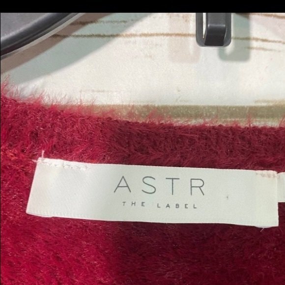 Astr The Label Women's V-Neck Red Crop Sweater Size S/M - Picture 2 of 5